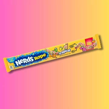 Nerds Rope Tropical trópusi gyümölcs ízű cukorkás gumicukor 26g