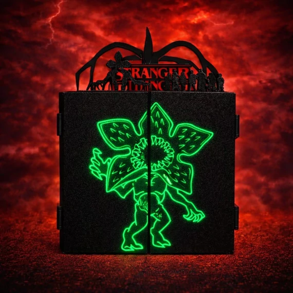 Sötétben Világító Stranger Things Demogorgon Kinder Joy Funko összecsukható figura tartó 24 rekeszes névtáblával 