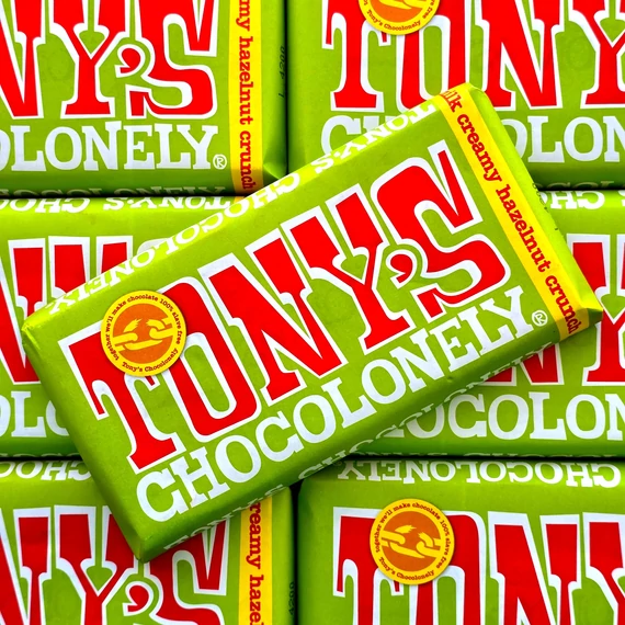 Tonys Chocolonely Creamy Hazelnut Crunch Bar mogyorókrémmel és keksz darabokkal töltött tejcsokoládé 180g