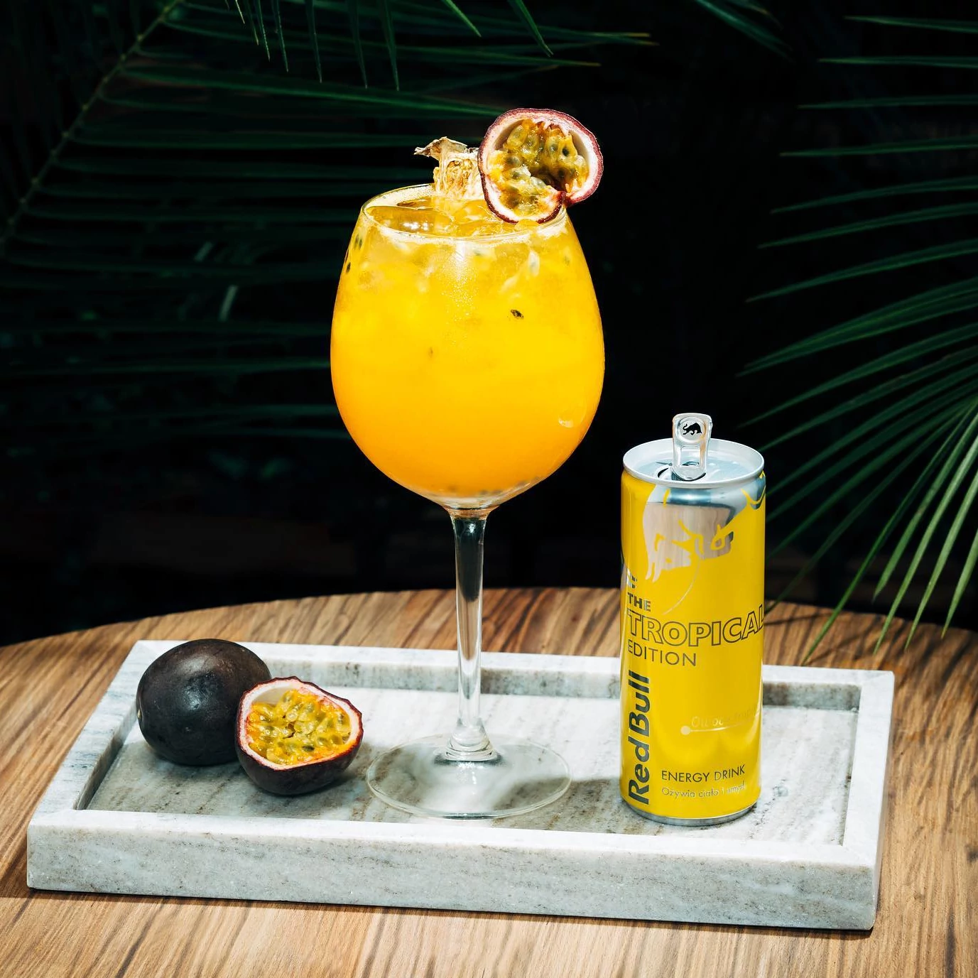 Red Bull Tropical trópusi energiaital taurinnal 250ml